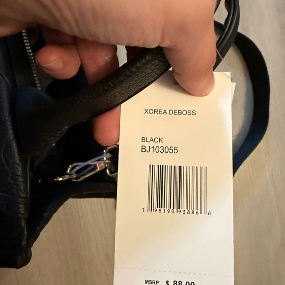 Do not buy. Bag has been sold. I can’t remove listing because of active offers - Picture 6 of 6